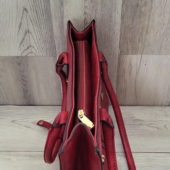 I Love‎ Fashion Faux Leather Red Multi Pocket Shoulder Bag - Picture 7 of 13